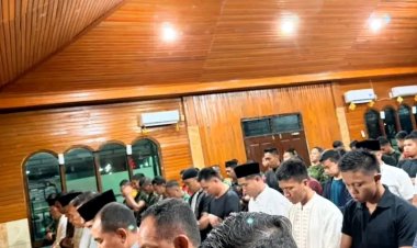 Panglima TNI Sholat Subuh Berjamaah Bersama Prajurit Satgas Pamtas RI-PNG Mobile