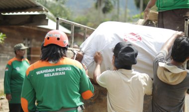 Relawan Salurkan Bantuan Mendesak untuk 430 Jiwa Terdampak Pascabencana di Aceh Timur