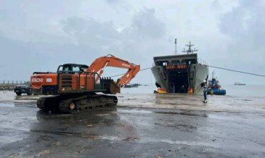 TNI AL Kembali Kirim Excavator Guna Percepat Pemulihan Pasca Bencana di Sumut