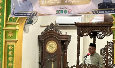 Bupati Maros Serahkan Bantuan Buku Perpustakaan Masjid Jami Nurul Mukmin