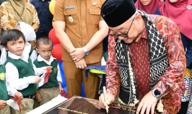 Mendikdasmen Resmikan 59 Sekolah Hasil Revitalisasi di Kabupaten Majalengka