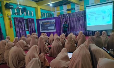 Bekali Siswi Literasi Digital dan Dakwah, SMP IT Wahdah Islamiyah Putri Gelar Pelatihan Jurnalistik Dasar