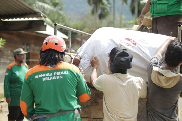 Relawan Salurkan Bantuan Mendesak untuk 430 Jiwa Terdampak Pascabencana di Aceh Timur