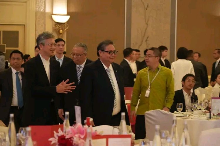 Airlangga Momentum Kemitraan Ekonomi di 20th Anniversary Celebration the China Chember of Commerce in Indonesia