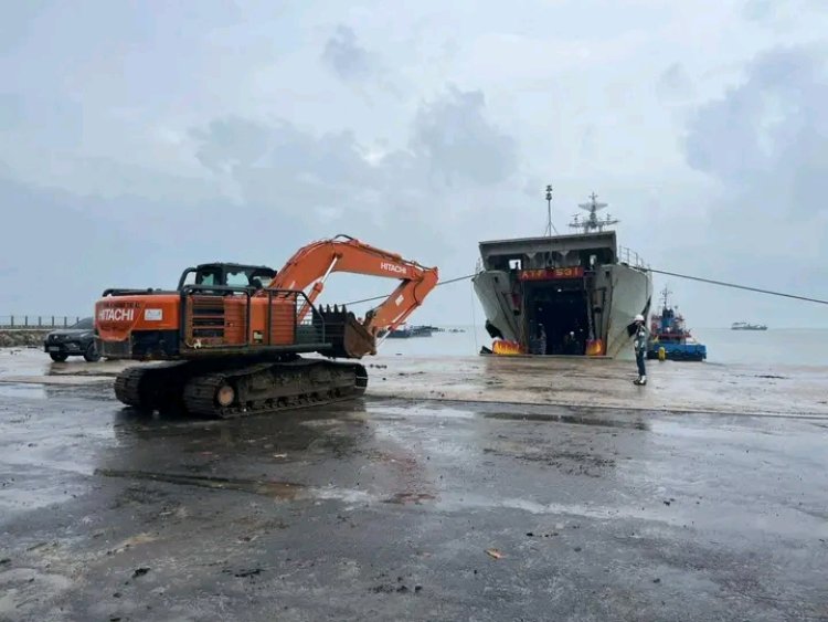 TNI AL Kembali Kirim Excavator Guna Percepat Pemulihan Pasca Bencana di Sumut