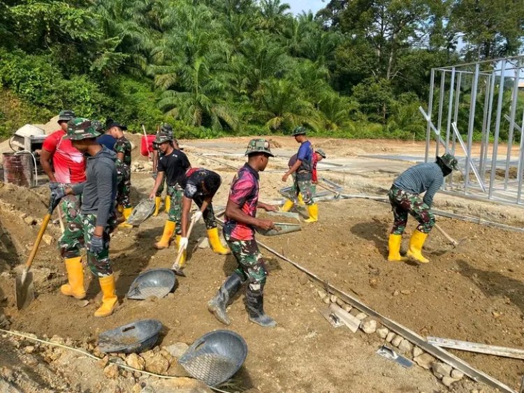 Marinir Bangun Hunian Sementara dan Saluran Air Pasca Bencana di Tapanuli  Selatan