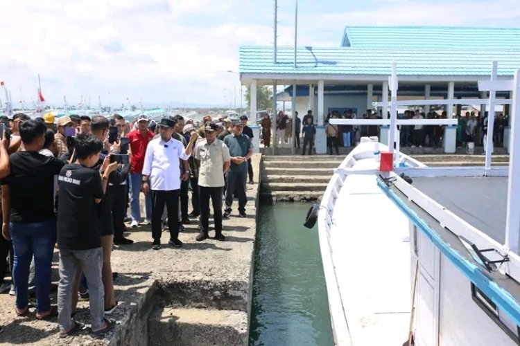 Gubernur Sulsel Resmikan Revetment PPI Lonrae, Nelayan Bone Terima Dua Kapal 15 GT