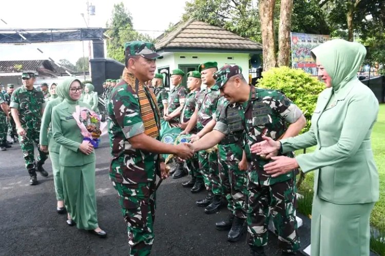 Kunjungi Kodim 0705/Magelang, Pangdam bagikan kiat ciptakan keluarga Harmonis