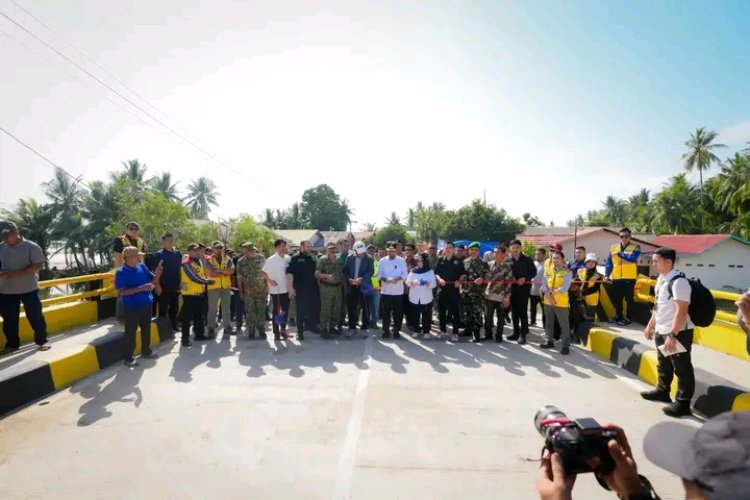 Gubernur Sulsel Resmikan Jembatan Sungai Balampangi, Akses Sinjai-Bulukumba Kini Lebih Lancar