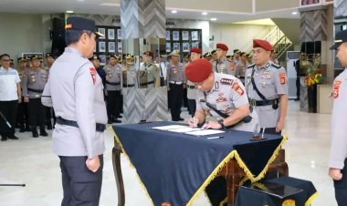 Kapolda Sulsel Pimpin Sertijab Dirreskrimsus dan Dirresnarkoba Polda Sulsel