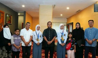 Dua Siswi Bantaeng Borong Tiga Medali Dunia, Dr. Iswadi Harap Prabowo Subianto Undang ke Istana Negara