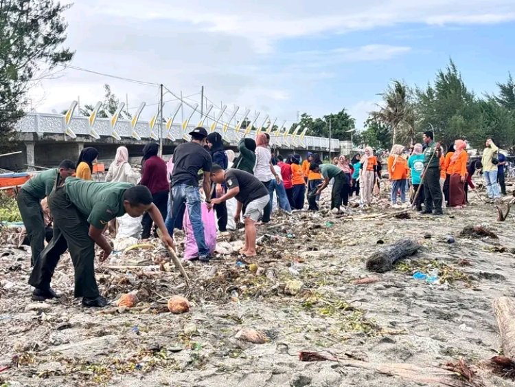 Gerakan Indonesia Asri di Selayar, Pesisir Pantai Jadi Sasaran Aksi Bersih