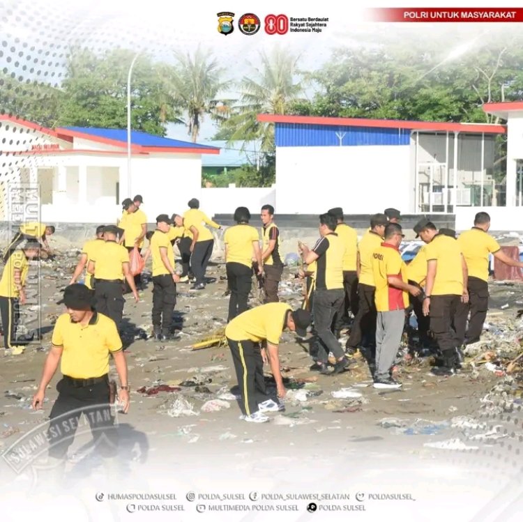 Polda Sulsel Gelar Bakti Sosial, Bersihkan Anjungan Pantai Losari