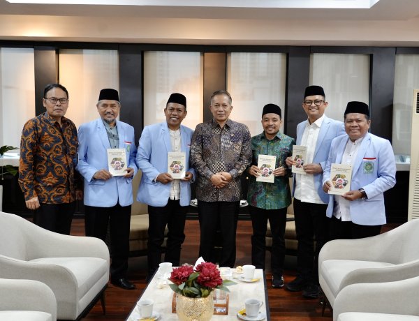 Menteri Koperasi Ferry Juliantono dan BKPRMI Canangkan Gerakan Koperasi Pemuda Masji
